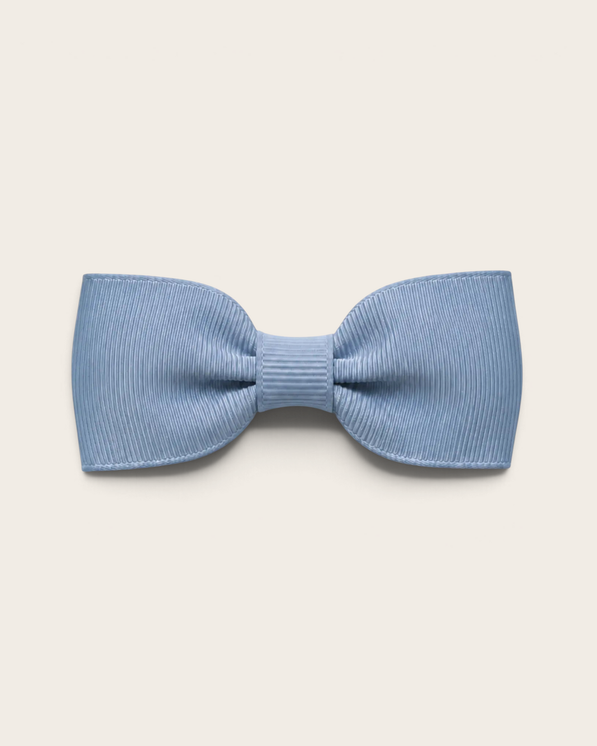 Liten Sprall hårrosett i french blue ripsband med metallklämma, perfekt för barnhår.