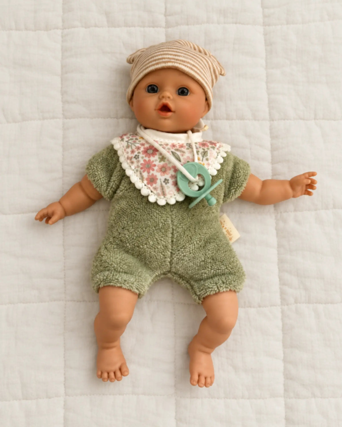 Mjuk babydocka i grönt med napp för de minsta